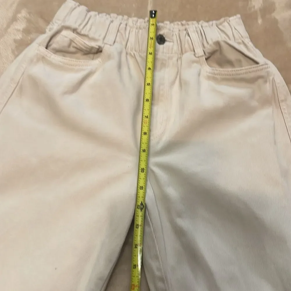 H & M Elastic Scrunch Waist Beige Denim Mom Jeans Pants Women's 4